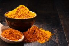 Antiossidante, antitumorale, antifiammatoria: tutte le proprietà della curcuma